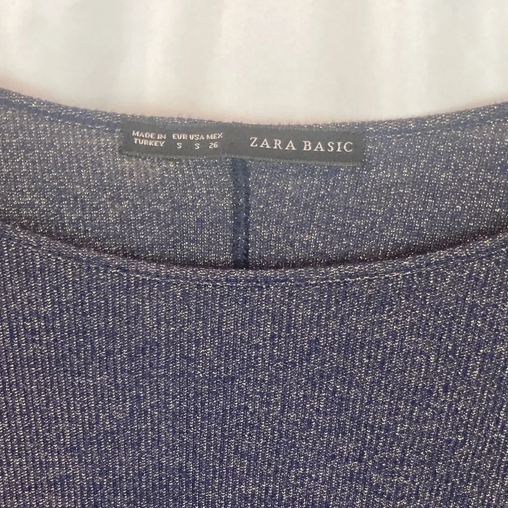 Zara Metallic Lightweight Top size small navy/gold - Picture 2 of 2